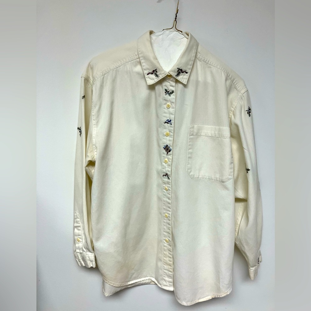 Northern Treasures, button-down blouse, off white, SP.